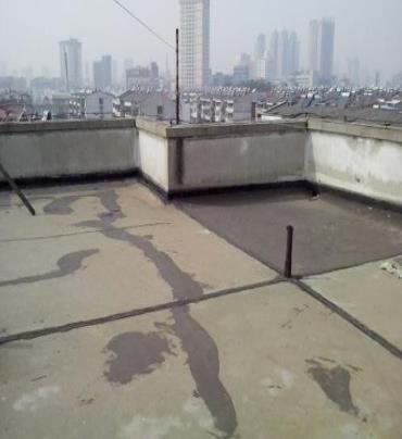 白玉漏水维修 楼顶漏水是什么原因，楼顶漏水维修方法是什么?